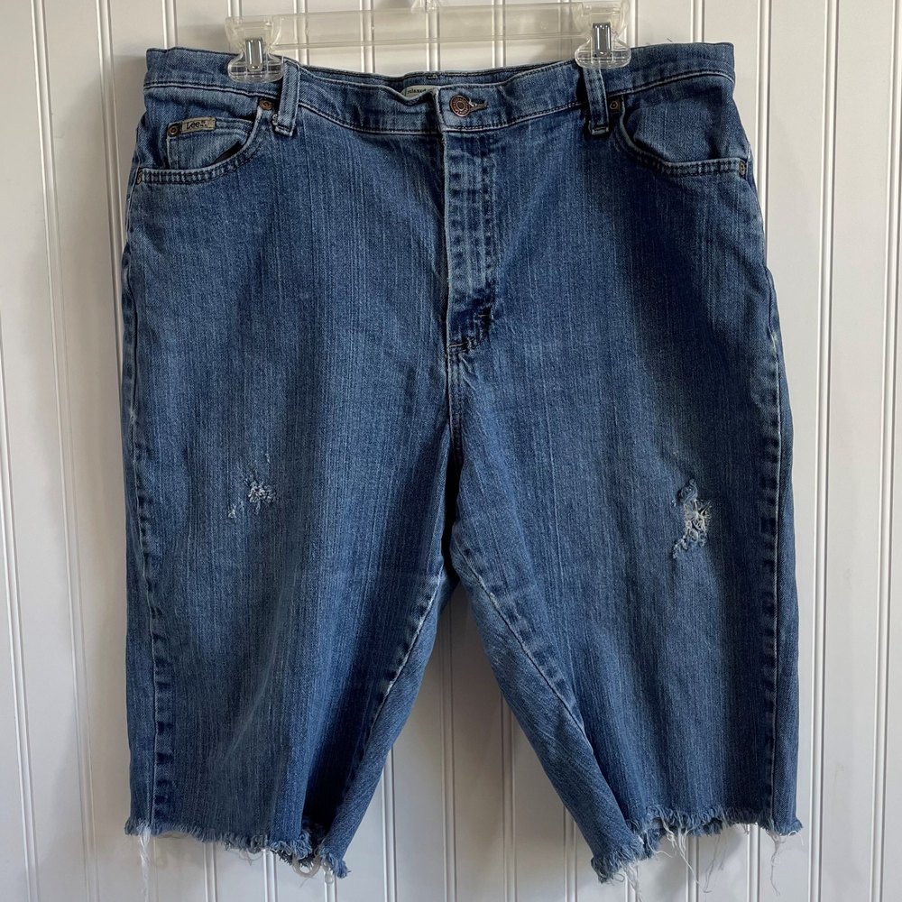 Lee Women's 18 Medium Relaxed Bermuda Cut Off Denim Shorts Summer Vacation Beach